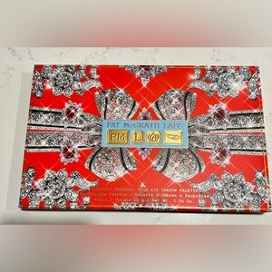 Pat McGrath Labs mega eye shadow palette